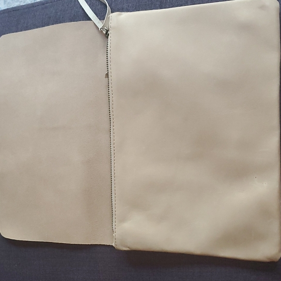 Abel Local + Global mare zip clutch. Color is fog. - Picture 11 of 13